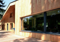 Dom-latawiec na palowych fundamentach