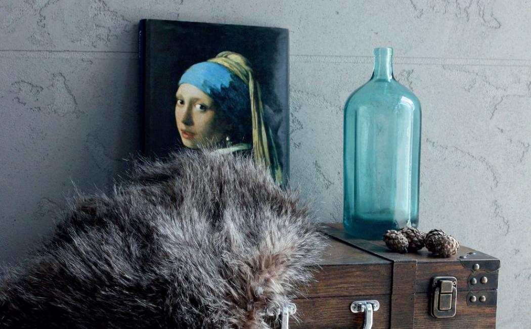 Ściany i podłoga w salonie