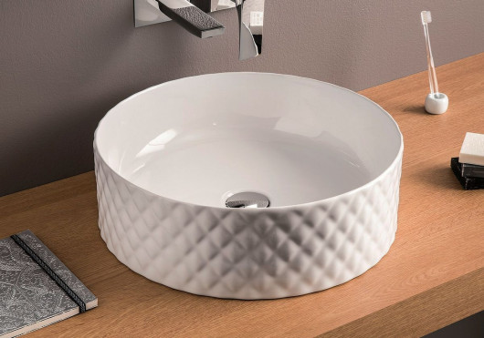 Ceramiczna umywalka nablatowa Rombo marki ArtCeram
