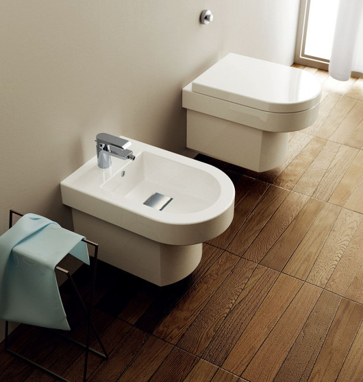 Sedes i bidet do montażu przyściennego z kolekcji Wilmotte
