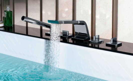 Pięciootworowa elegancka bateria z serii CL.1, montowana na rancie wanny