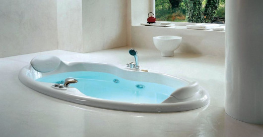 Wanna do zabudowy Elipsa o harmonijnej formie