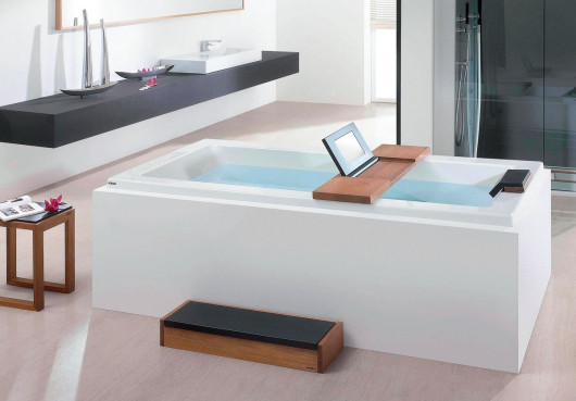 Półka z drewna teakowego z ruchomym lusterkiem