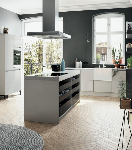 Kuchnia, zaprojektowana na miarę w starej kamienicy przez 5 holenderską pracownię Hanssen