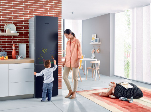 Chłodziarki z serii Blackboard Edition wyposażono w szklany front tablicowy