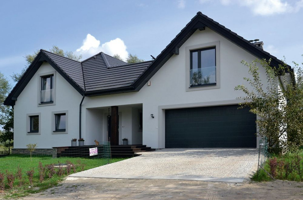 Zadowoleni z domu i generalnego wykonawcy