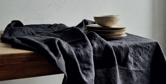 Ładnie układający się obrus z serii Unicolor marki Taftyli