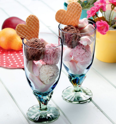 Szklane pucharki do deserów Bahia włoskiej marki Bormioli Rocco