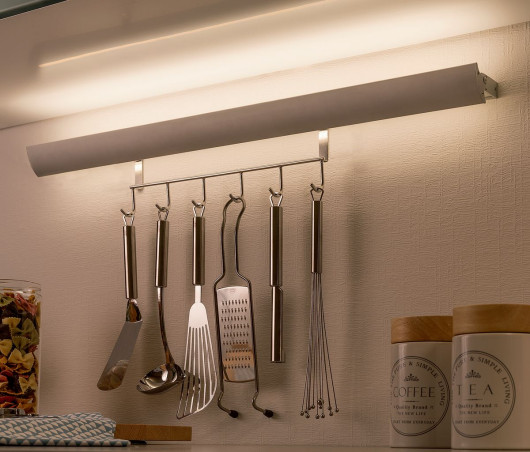 Aluminiowa listwa Rail&amp;Hook do przechowywania przyborów kuchennych, podświetlana taśmą LED, z wbudowanym transformatorem
