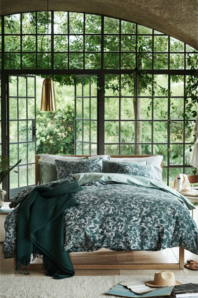 Sypialnia urządzona w kolorach zieleni