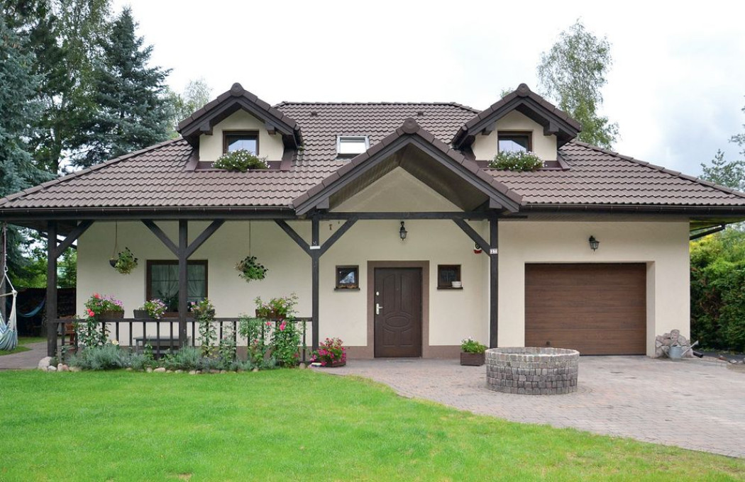 Tradycyjny, z kominem na tarasie