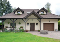 Tradycyjny, z kominem na tarasie