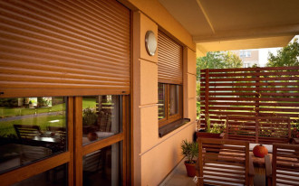 Jakie są zalety zewnętrznych rolet podtynkowych?