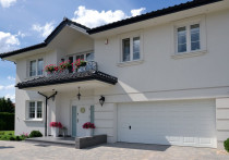 Celowo nieprzesycony instalacjami i elektroniką