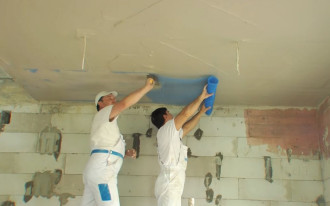 Czy stropy wymagają szczególnego tynkowania?