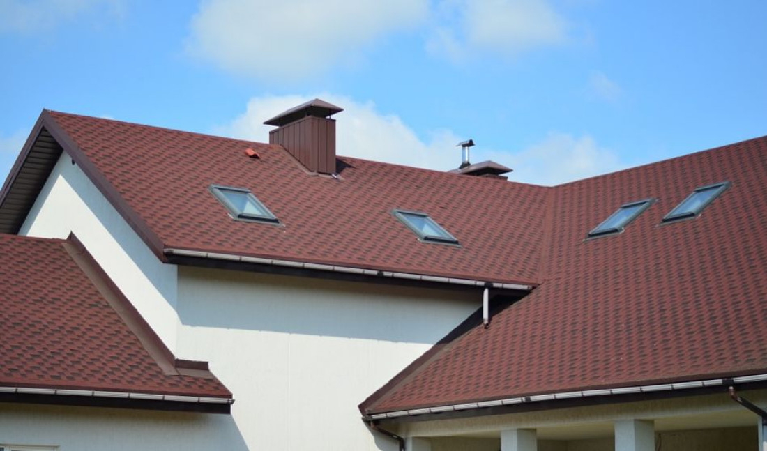 Jaki powinien być układ warstw ocieplonego dachu?