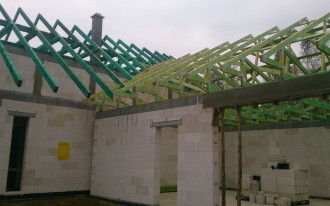 Jak sprawdzić poprawność zmontowania więźby?