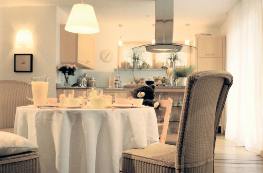 Ciepła barwa światła dodaje pomieszczeniom przytulności i sprzyja wypoczynkowi