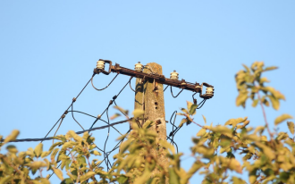 Mam działkę z urządzeniami przesyłowymi. Czy mam prawo do odszkodowania?