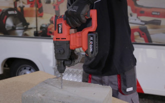 Nowa akumulatorowa młotowiertarka SDS-plus od YATO