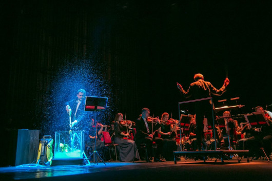Orkiestra symfoniczna i myjka wysokociśnieniowa - koncert