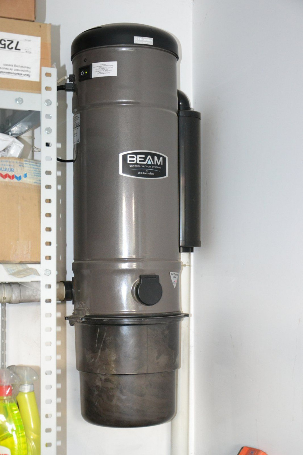 Kompaktowa jednostka centralna z systemem podwójnej filtracji z tłumikiem