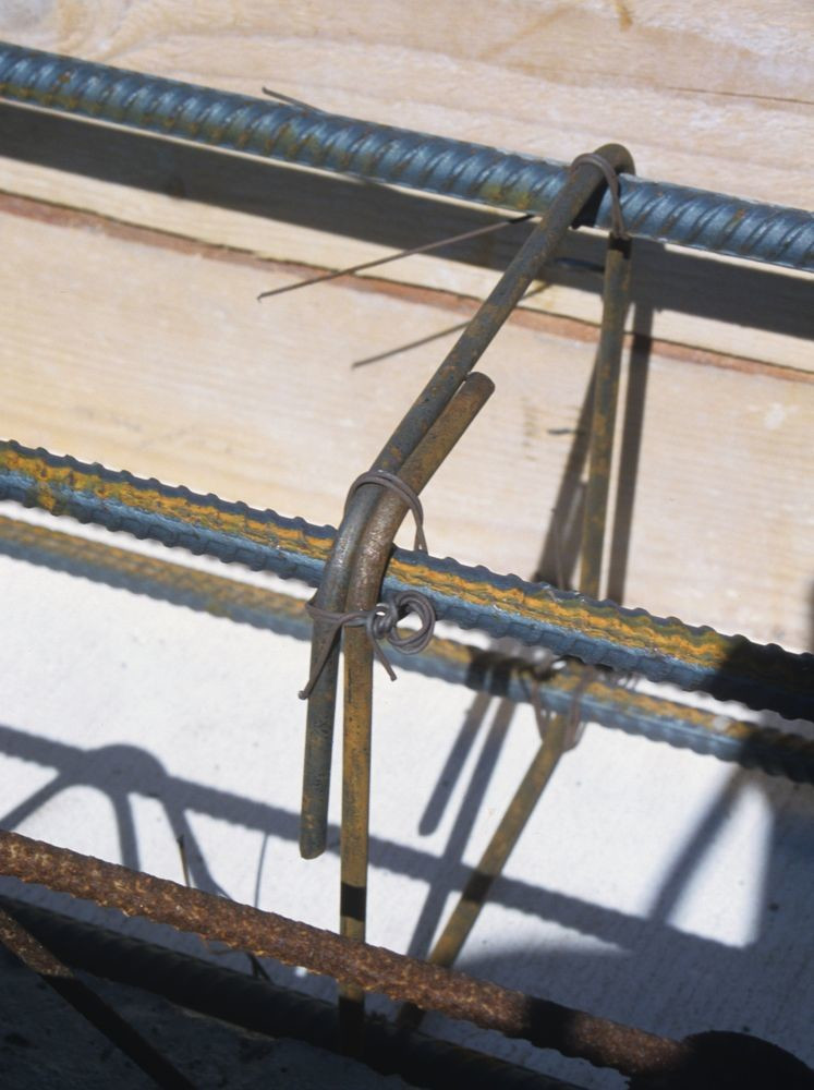 Prawidłowe powiązanie prętów zbrojeniowych drutem wiązałkowym