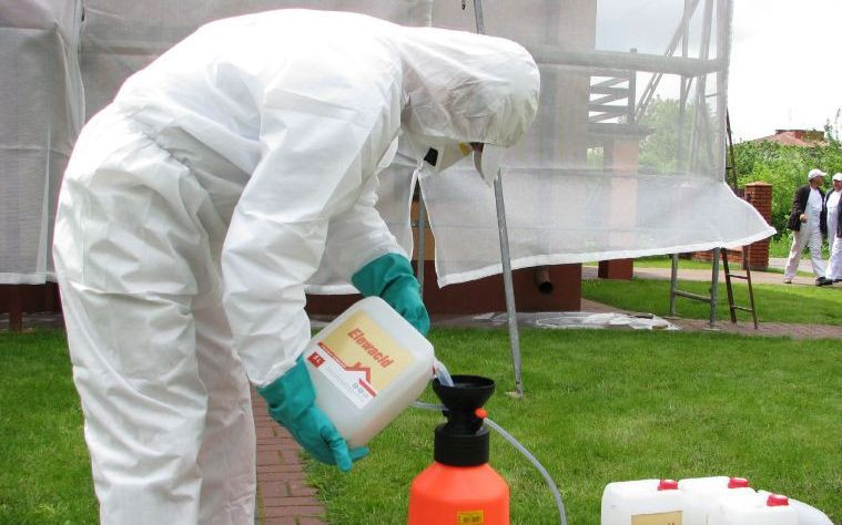 Przygotowanie preparatu niszczącego glony i grzyby.