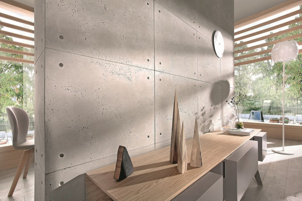 Ściana wykończona masą imitującą beton