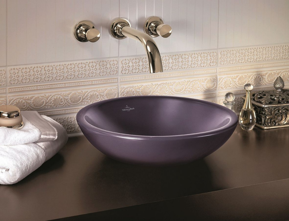 Umywalka w kolorze czarnej porzeczki