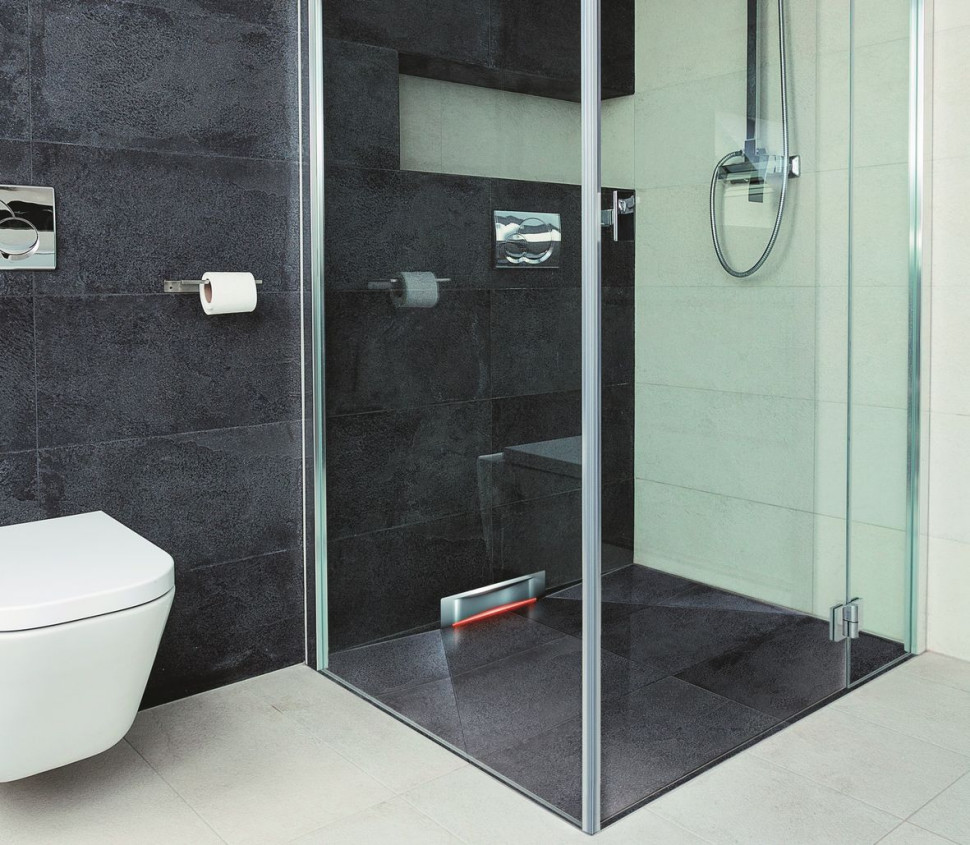 Odpływ liniowy zamontowany w ścianie