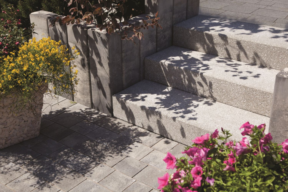 Schody ogrodowe z gotowych stopni blokowych