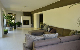 Kominek z systemem DGP w dobudowanej części domu