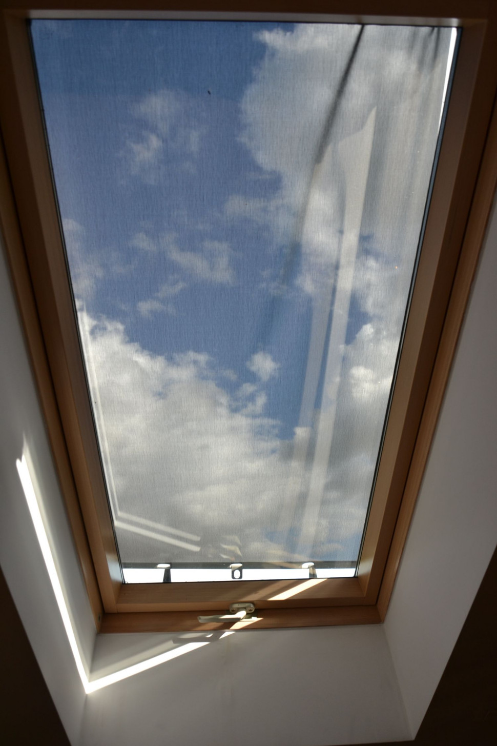 Siatka z prześwitem powoduje w pokoju półmrok