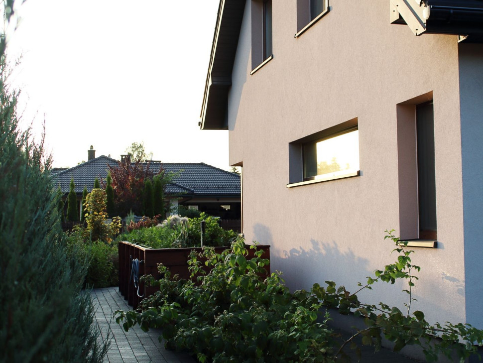 Poziome okno na południowej ścianie