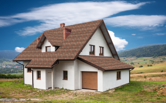 Dach pokryty gontem bitumicznym - ponadczasowe piękno w rustykalnym stylu