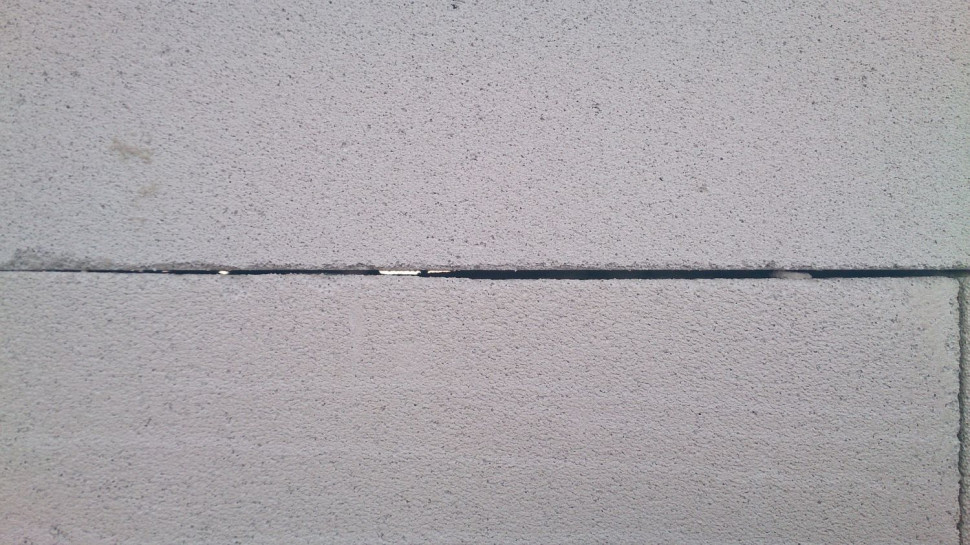 Ściany z betonu komórkowego - brak zaprawy w spoinie poziomej