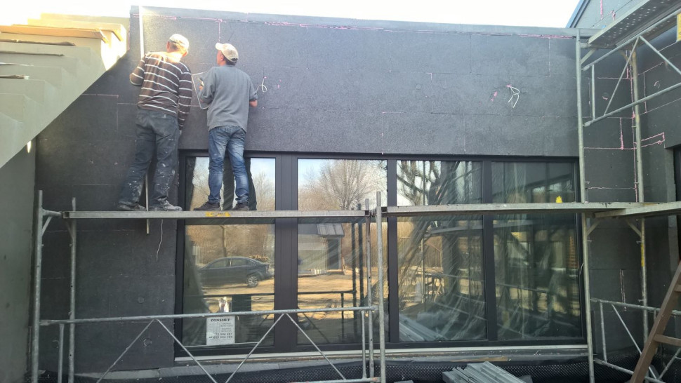 Na szkodliwe działanie słońca szczególnie narażony jest grafitowy styropian