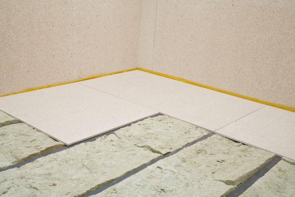 Wełna mineralna jako wypełnienie podłóg na legarach