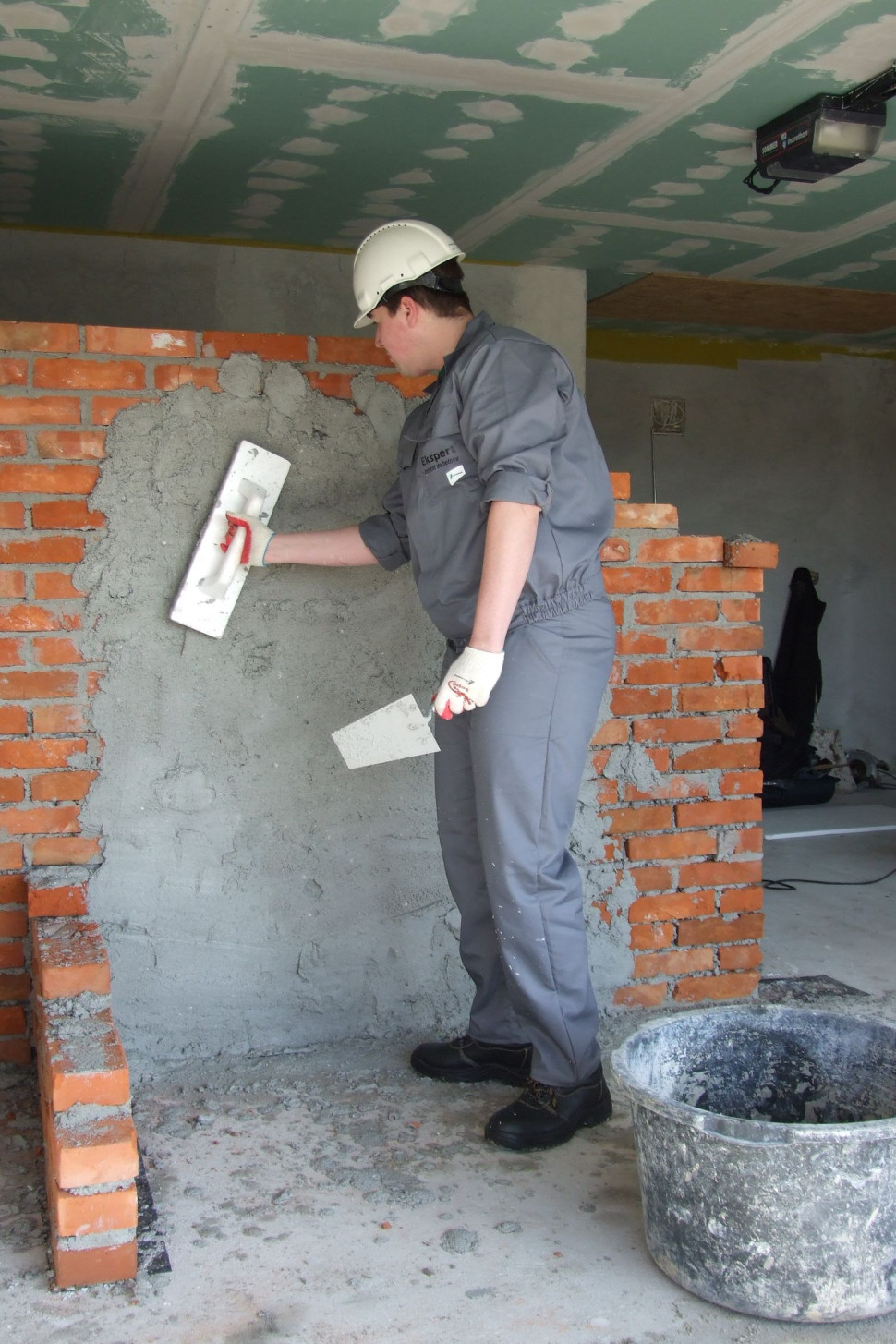 Wykonywanie ściany działowej z cegły