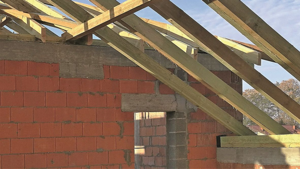 Błąd projektowy - drzwi uniemożliwiające wykonanie ocieplenia podkrokwiowego