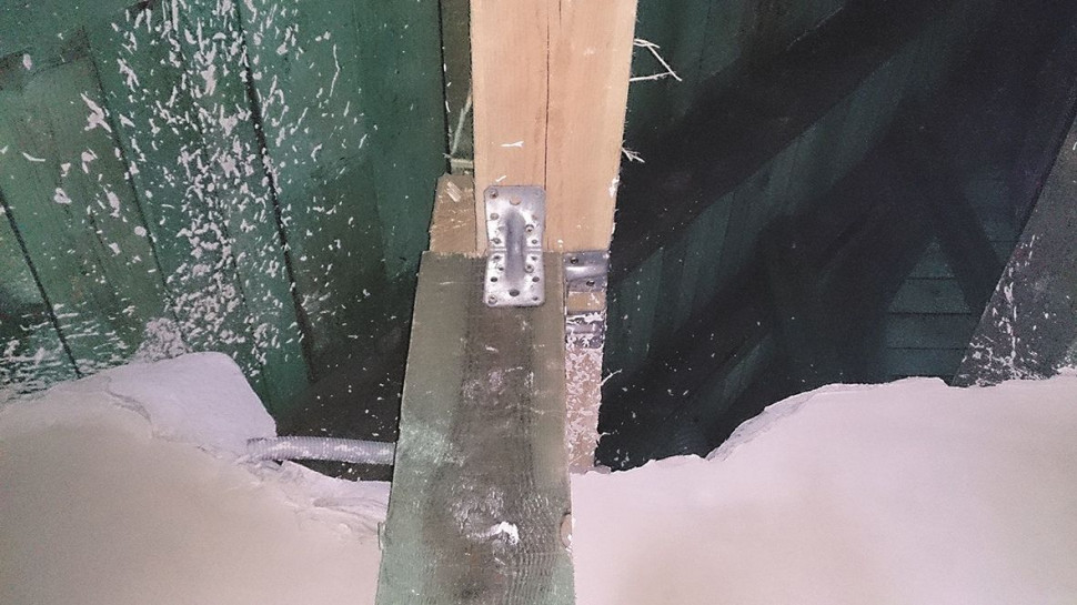 Niewłaściwe połączenie elementów więźby.