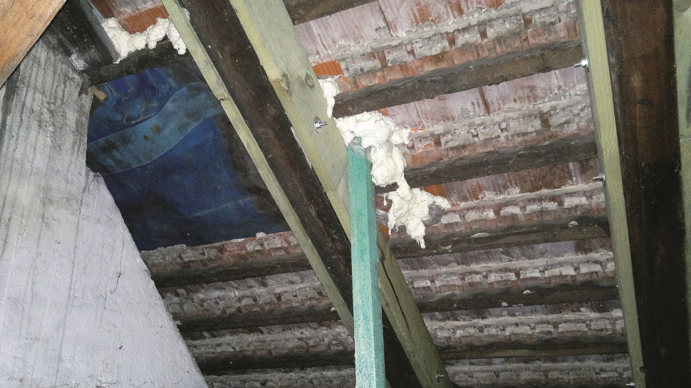 Wymiana pokrycia niekiedy wymaga wzmocnienia konstrukcji dachu.