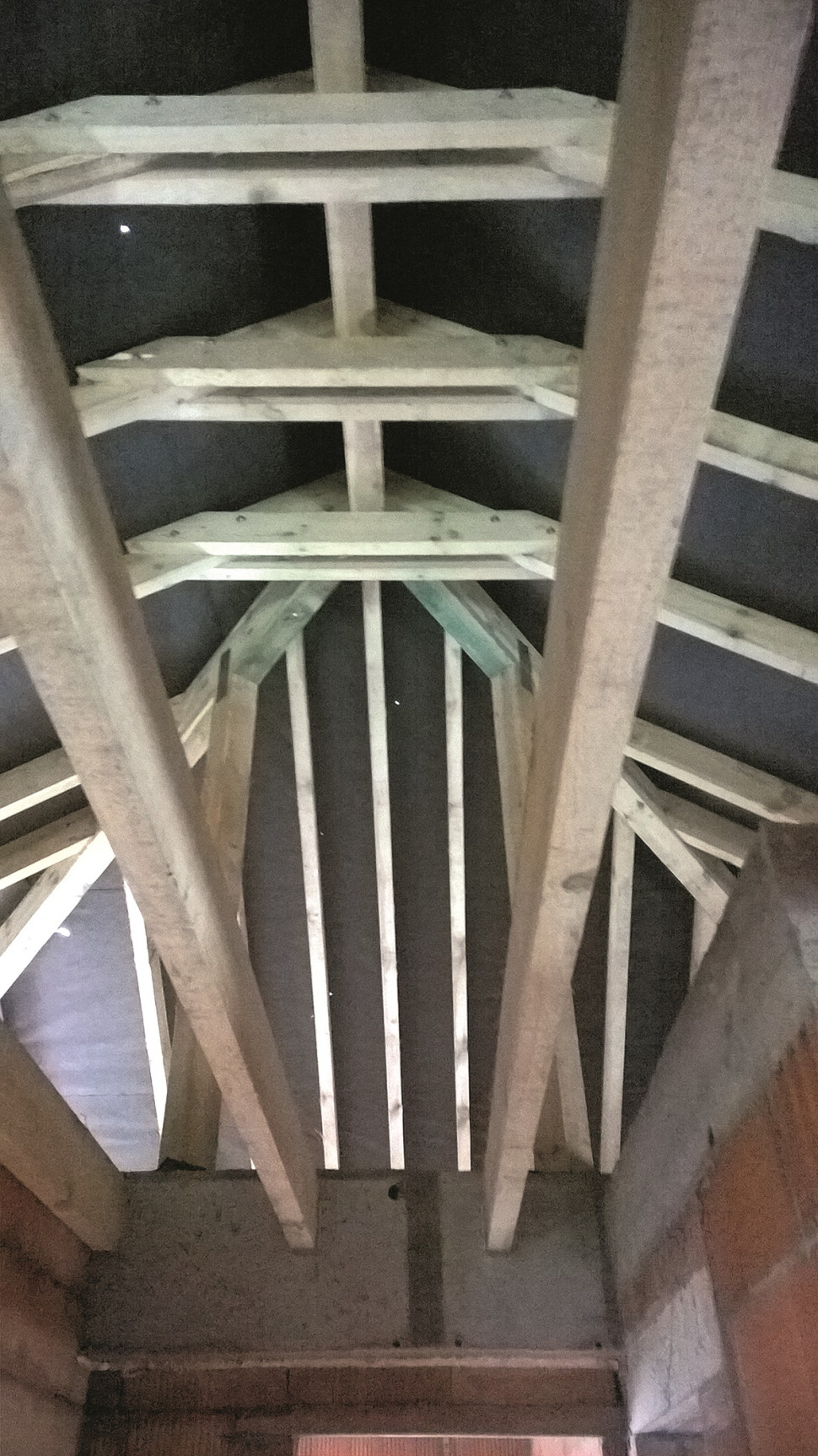 Uszkodzone poszycie należy naprawić przed ułożeniem pokrycia