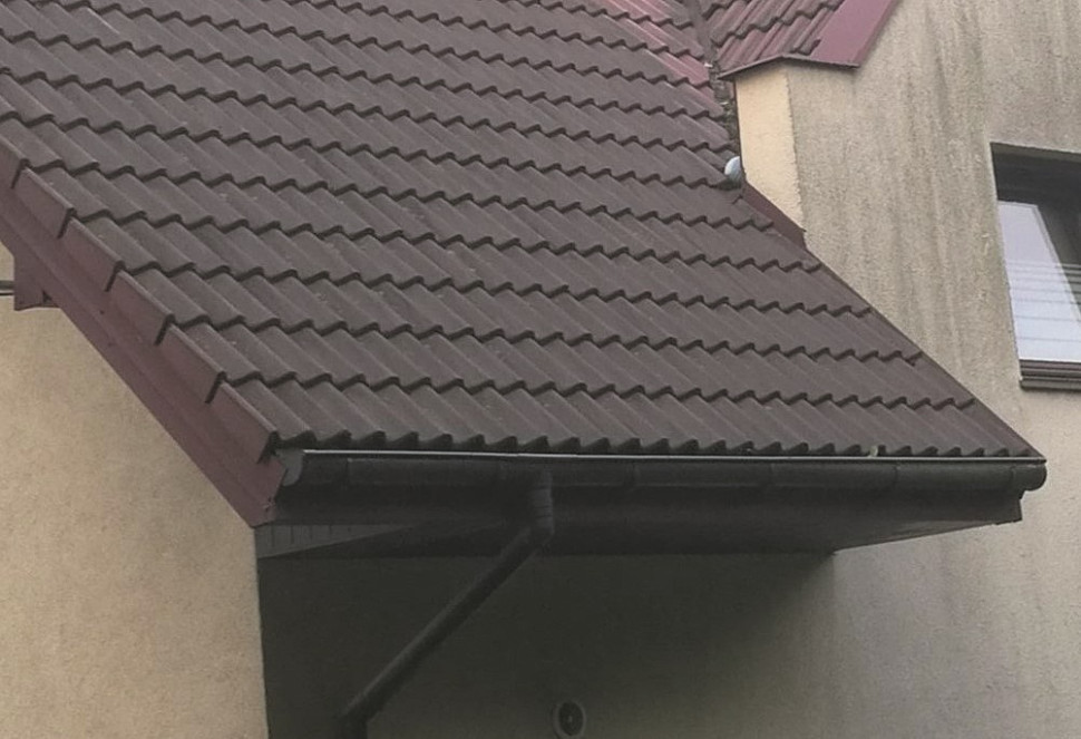 Rynna obrócona wokół swojej osi to błąd montażowy