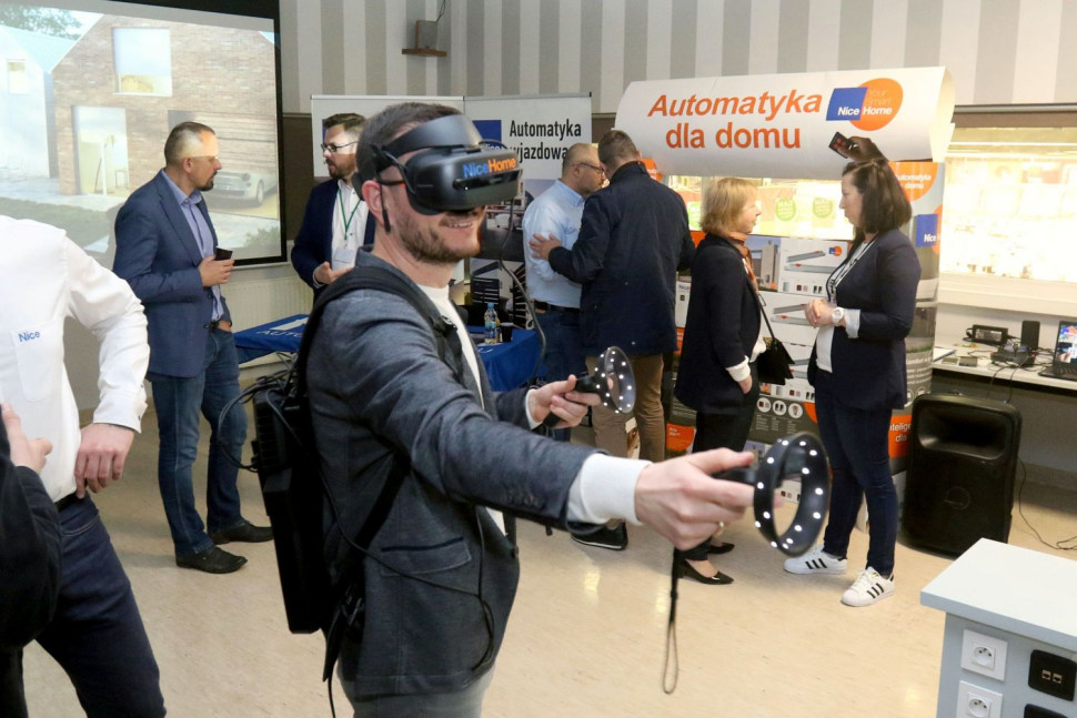 W wirtualnej rzeczywistości instalacja jest prosta