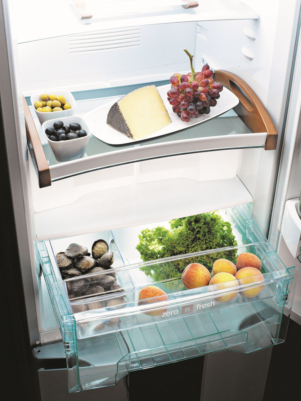 Nowoczesne chłodziarki wyposażone są w różne pojemniki z przegródkami i tace