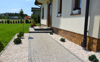 Przy wykonywaniu okładziny z klinkieru trzeba uważać na słońce