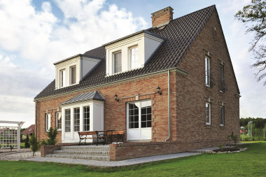 Ścianka elewacyjna murowana z cegieł ręcznie formowanych