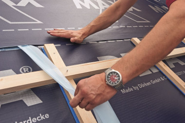 Pasy FWK skleja się ze sobą taśmą